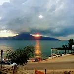 Ramo's Cozy Beachside Haven With Panoramic Views - 3rd * Vlorë