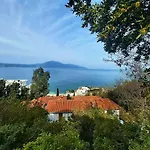 Ramo's Cozy Beachside Haven With Panoramic Views - 3rd * Vlorë