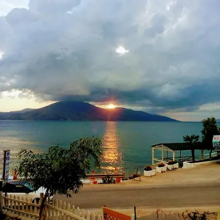 Ramo's Cozy Beachside Haven With Panoramic Views - 3rd * Vlorë