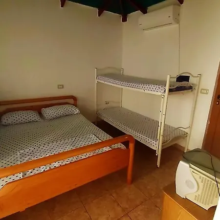 Semesterbostad Ramo's Cozy Beachside Haven With Panoramic Views - 3rd Vlorë