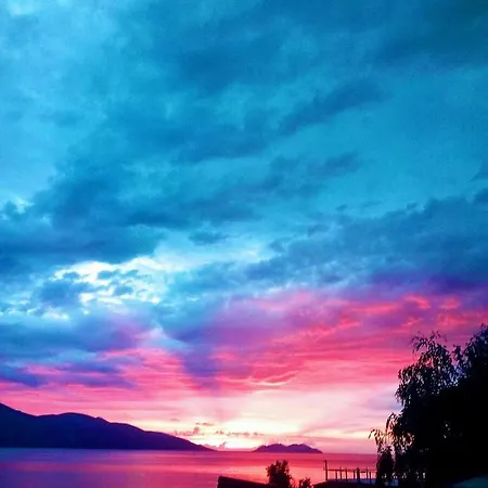 Ramo's Cozy Beachside Haven With Panoramic Views - 3rd