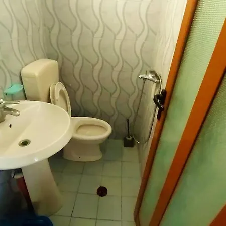 Ramo's Cozy Beachside Haven With Panoramic Views - 3rd * Vlorë