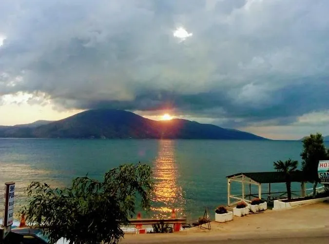 Ramo's Cozy Beachside Haven With Panoramic Views - 3rd * Vlorë