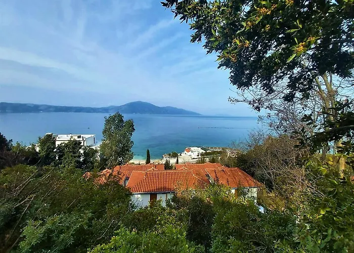 Ramo's Cozy Beachside Haven With Panoramic Views - 3rd * Vlorë