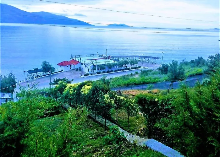 Ramo's Cozy Beachside Haven With Panoramic Views - 3rd Vlorë